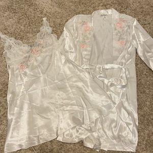 Nightgown & robe set